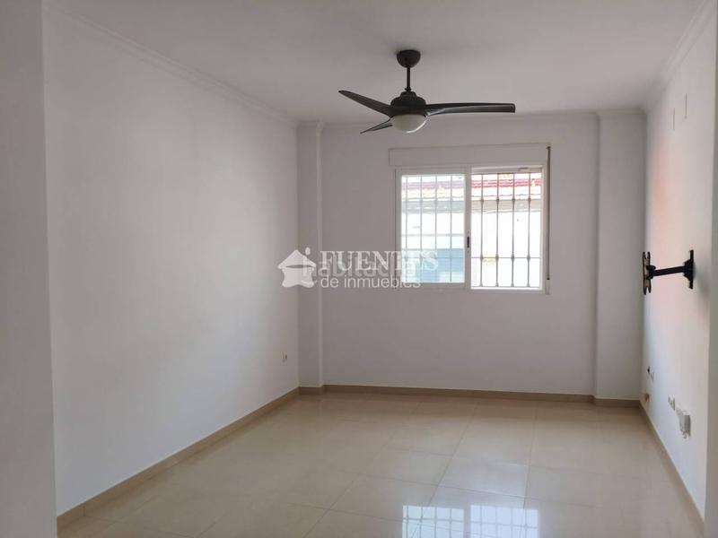 Foto 86be75c3-a359-4547-ba9c-14b87eaf91d0. Casa adosada venta de casa adosada alacant en Garbinet - Parque de las Avenidas Alicante