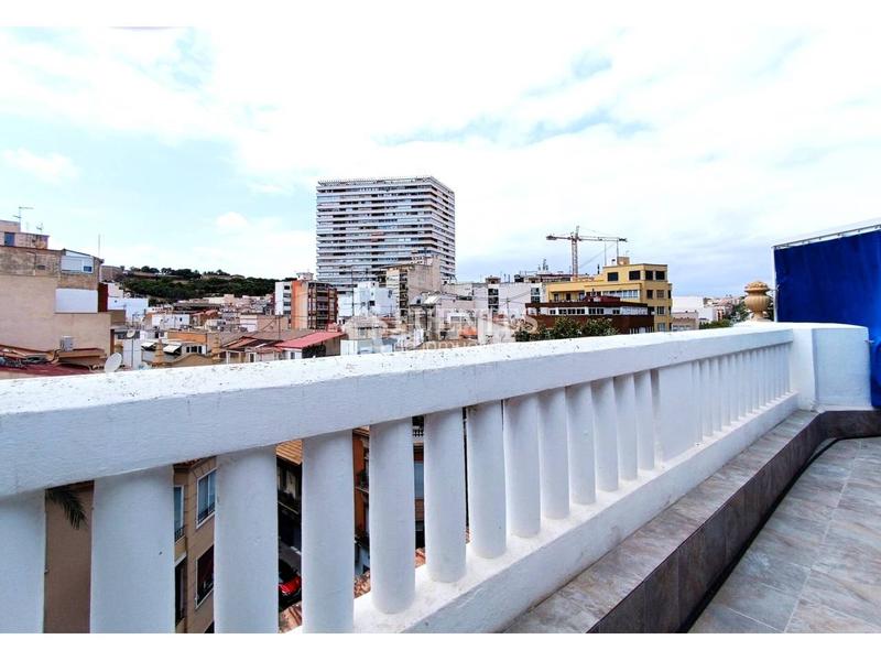 Foto 5dc491f2-f0bf-4ec6-9ce6-3e220c7a21df. Dachwohnung in Mercado Alicante