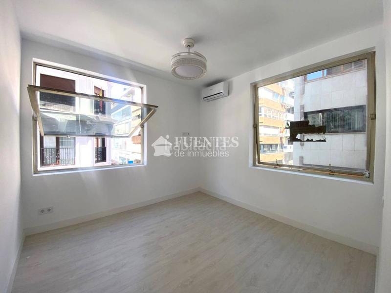 Foto b6248d9b-ff34-463e-863d-f18ef6e279aa. Piso junto a la rambla en Barrio del Centro Alicante