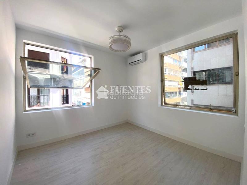 Foto b81a85a9-772b-4ecb-8a92-a620c16e06c9. Piso junto a la rambla en Barrio del Centro Alicante