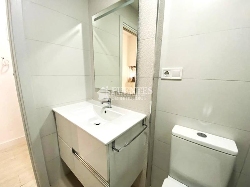 Foto c1602e7f-a3bb-4aba-a786-3780387277a0. Piso junto a la rambla en Barrio del Centro Alicante