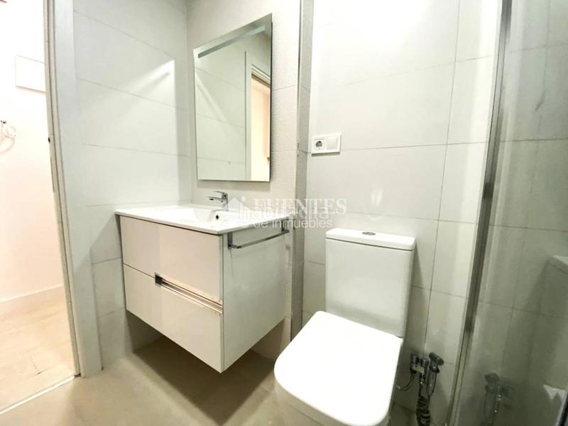 Foto e0234096-2c4c-474a-a623-9c67108461a3. Piso junto a la rambla en Barrio del Centro Alicante