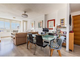 Appartamento in Avenida benidorm 3. Precioso piso reformado con garaje en playa san juan.