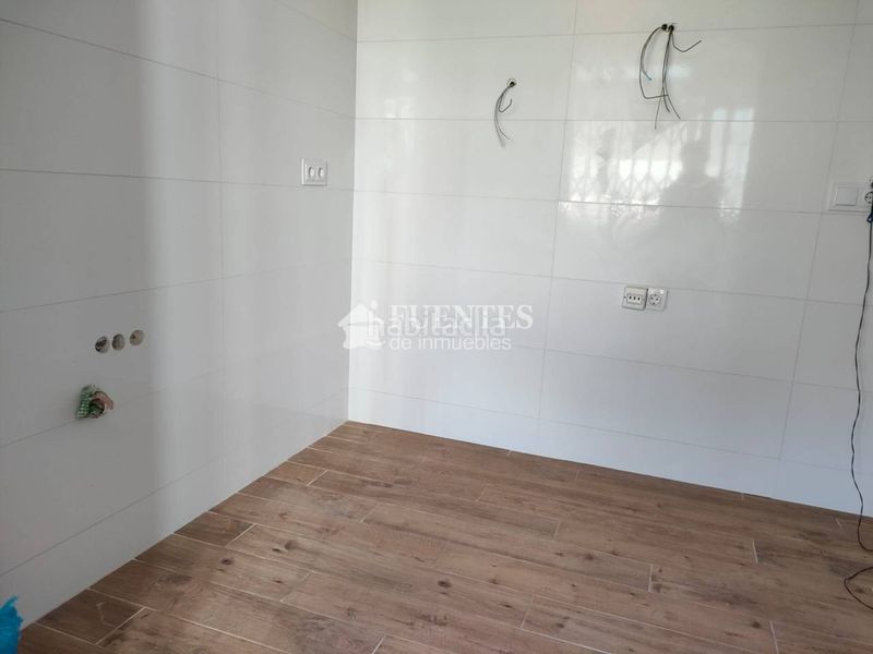 Foto dd16718d-3412-4137-bdf9-c0348e7201a5. Pis a Campello Playa Campello (el)