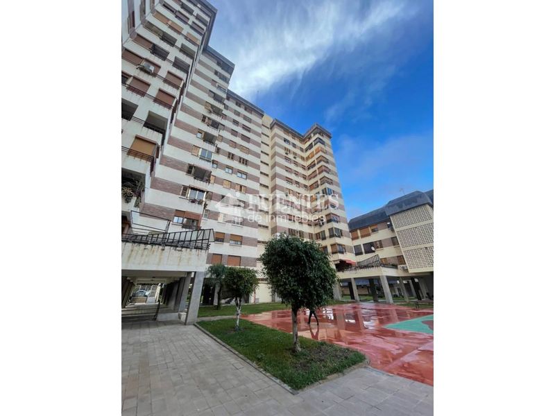 Foto a5c08198-085f-4392-b085-fc65866e5b10. Pis amb aparcament a Babel Alicante