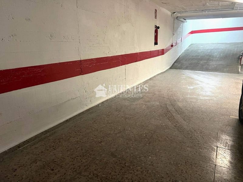 Foto 3d5f5943-6a00-4851-83d9-d16d8e002d6f. Aparcament cotxe a Mercado Alicante