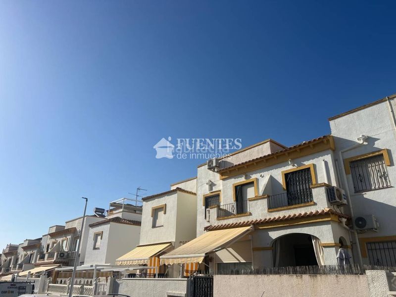 Foto ad592db4-0211-4432-9a27-24e4918f8ca2. Casa amb piscina a Monte y Mar Santa Pola
