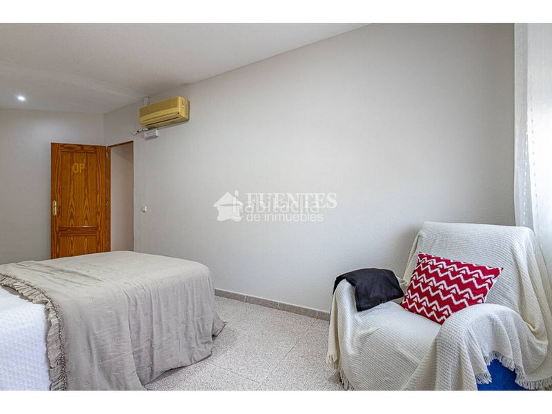 Foto 1d4a1826-f3d9-47c3-bee9-bc48ca146470. Pis a Campello Pueblo Campello (el)