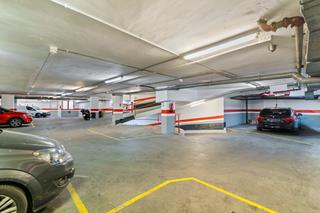 Autoparkplatz in Carrer de la lluna 11. Se venden 38 plazas de parking (35 coche y 3 moto) individuales
