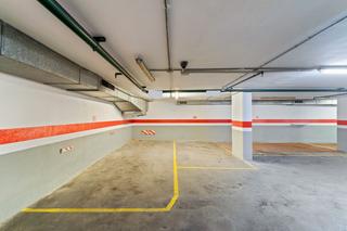 Parking voiture à Carrer de la lluna 11. Se venden plazas de parking - individuales o en lote….!!!!!