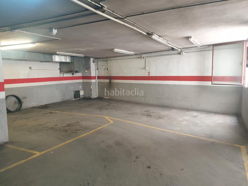 Foto bda730aa-2303-4034-b975-b86bc319f5b3. Aparcament cotxe a carrer de la lluna 11 a Raval Barcelona