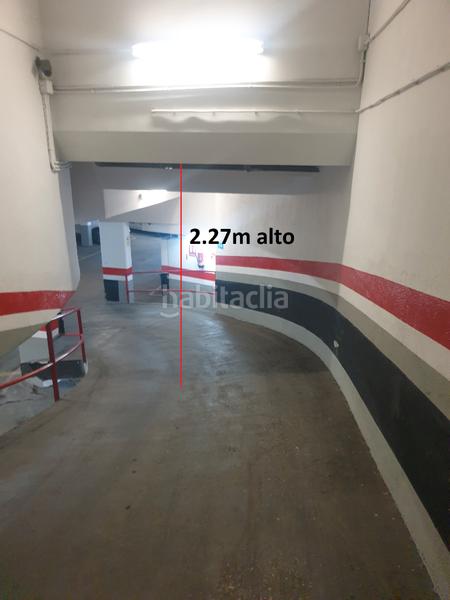 Foto dea5ed47-b075-4f2d-a703-7027e9bc6708. Aparcament cotxe a carrer de la lluna 11 a Raval Barcelona