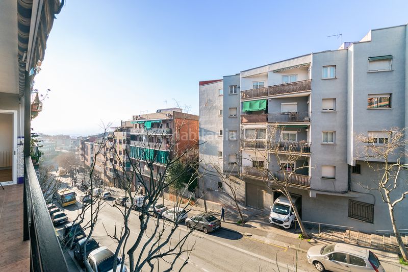 Foto f69d4385-6e06-432d-b697-35fd284c6e47. Pis a carrer general moragues 34 a La Salut Badalona
