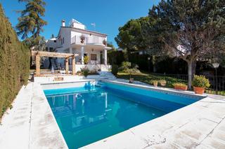 Masia  Calle mulhacen. Magnífica casa la zubia, en un entorno privilegiado y a 15 minut