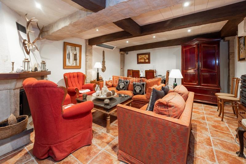 Foto cf207e9f-325f-4522-90fe-8733116fb493. Casa fantastica casa en plaza de los lobos en Camino de Ronda Granada