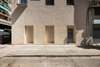 Local commercial à Calle calle de azhuma 38. Local de dos plantas junto alhamar