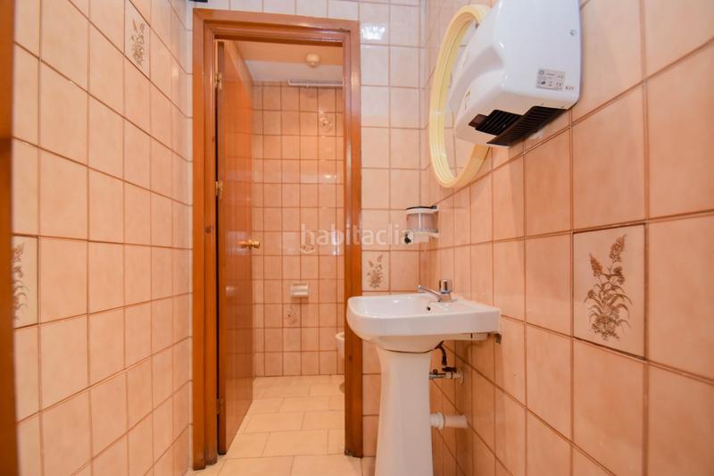 Foto 29a4c4c6-02e8-4768-a85b-df5ffb60206a. Local comercial a plaza de poeta garcilaso de la vega 6 a Granada