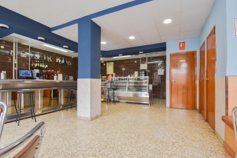 Foto 363ec46f-420b-4a0a-ba8c-7ec4dce59478. Local comercial a plaza de poeta garcilaso de la vega 6 a Granada