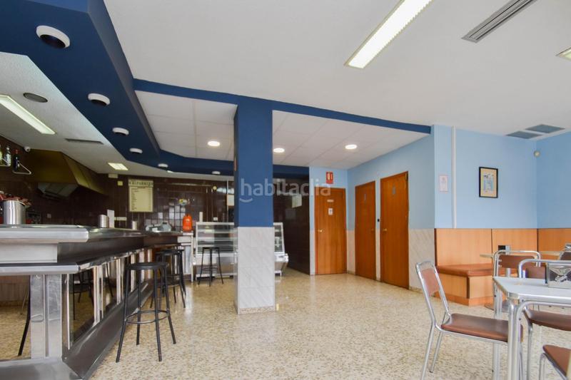 Foto 7bfbf04a-bdb7-479e-9ee6-b28efb1a717f. Local comercial a plaza de poeta garcilaso de la vega 6 a Granada