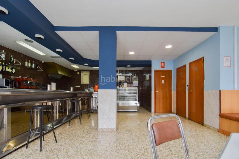 Foto aa209515-3dda-4222-aa55-1f976b6154c9. Local comercial a plaza de poeta garcilaso de la vega 6 a Granada