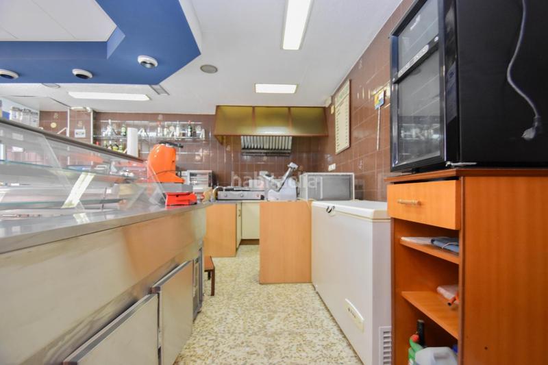 Foto ae6b917e-8069-4b05-bf88-57c3a2eeb9e9. Local comercial a plaza de poeta garcilaso de la vega 6 a Granada