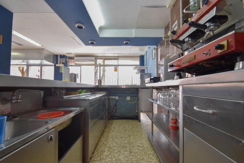 Foto b312fdb1-d52b-49d8-8631-f32977ce55cd. Local comercial a plaza de poeta garcilaso de la vega 6 a Granada