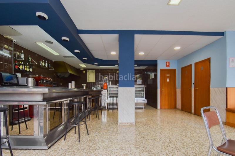 Foto bfabc747-93a3-44ab-a9ec-03be4cde09c7. Local comercial a plaza de poeta garcilaso de la vega 6 a Granada