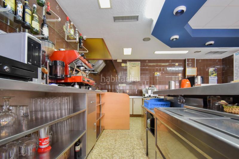 Foto c09bced8-bb8b-4adb-b0c2-d4a612c3dd80. Local comercial a plaza de poeta garcilaso de la vega 6 a Granada