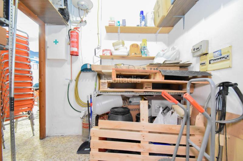 Foto df809ecf-7532-4d88-9588-1b07d9b21517. Local comercial a plaza de poeta garcilaso de la vega 6 a Granada