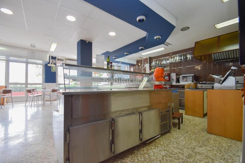 Foto f3b971b5-590a-4506-b67e-270aa21454ae. Local comercial a plaza de poeta garcilaso de la vega 6 a Granada