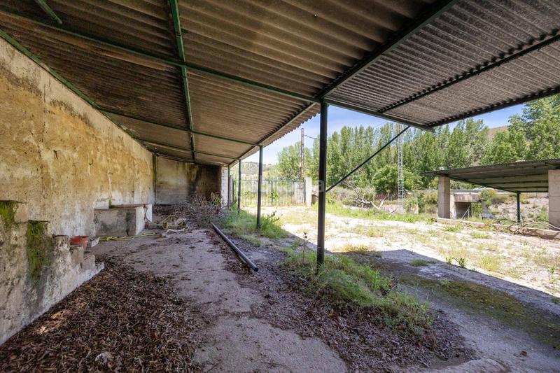 Foto c595c2da-064a-41c0-9842-2af2ea6cb296. Rural plot in Cenes de la Vega