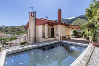 Xalet a Pinos Genil. Chalet en pinos genil