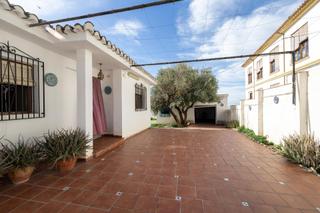 House in Barrio de Albaicín. Casa en planta baja con terreno en albaycín