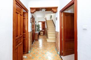 Casa a Dúrcal. Casa en el centro de dúrcal con cochera, patio y terraza