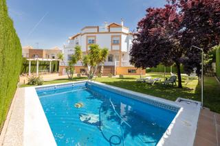 Chalet à Gójar. Gran chalet en gojar en urbanizacion los cerezos!