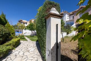 Casa adossada  Calle sala de los reyes. Hermosa casa en carretera de la sierra, para entrar a vivir!!