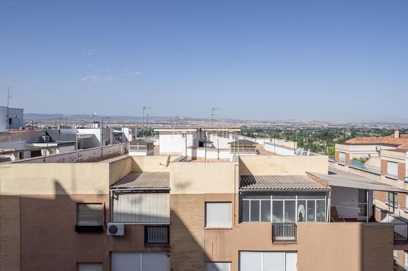 Foto d9d2c18c-a360-4bb6-ab82-bb5581597807. Piso vivienda reformada en torre del neptuno, junto recogidas en Granada