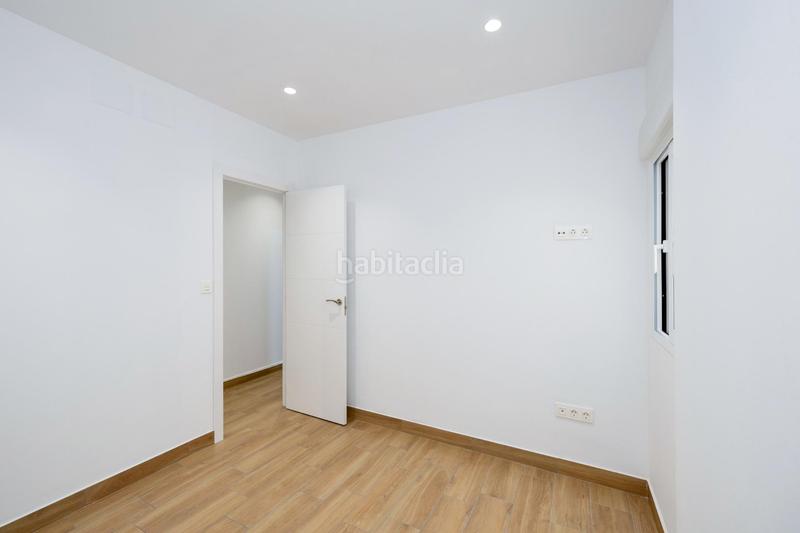 Foto fe0519e0-0aa4-47bb-82f4-7d6da9974819. Piso reformado a nuevo, 3 dormitorios con dos balcones en avd don bosco en Granada