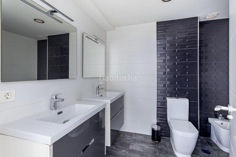 Foto 676d1077-ce5d-481c-985a-6a01fd61203f. Piso  reformado con terraza en obispo hurtado en Granada