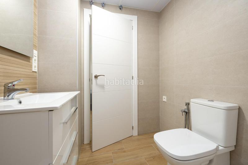Foto 74994d0f-d507-40a4-8a6a-b89a313391f2. Piso totalmente reformado, junto mondragones, 3 dormitorios 2 baños en Granada