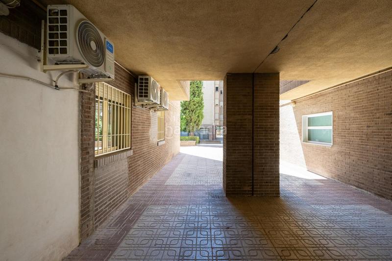 Foto b4e8ad17-f2f4-4eef-8067-98cad23eafe0. Piso totalmente reformado, junto mondragones, 3 dormitorios 2 baños en Granada