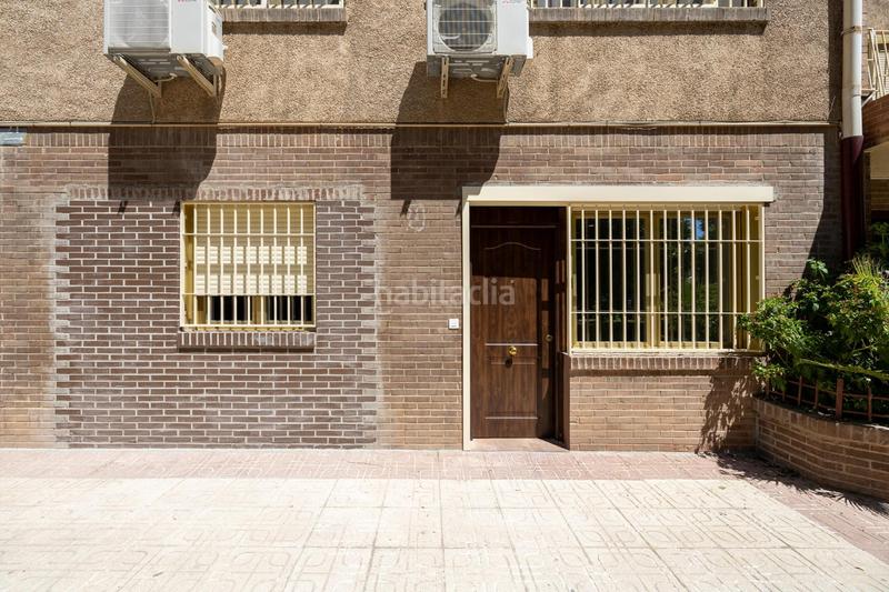 Foto d64da64d-924a-43de-a56f-3ff81ed34c45. Piso totalmente reformado, junto mondragones, 3 dormitorios 2 baños en Granada