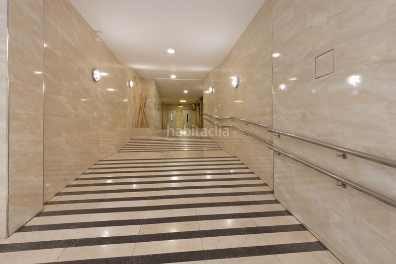Foto 072b73a9-5d3c-4012-be01-335311f87ee8. Piso  en venta en pleno centro planta alta, garaje y gran potencial de reforma en Granada