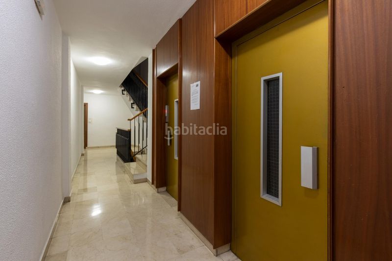 Foto 994d4a79-9400-460b-8ecf-93937a1c6abe. Piso  en venta en pleno centro planta alta, garaje y gran potencial de reforma en Granada