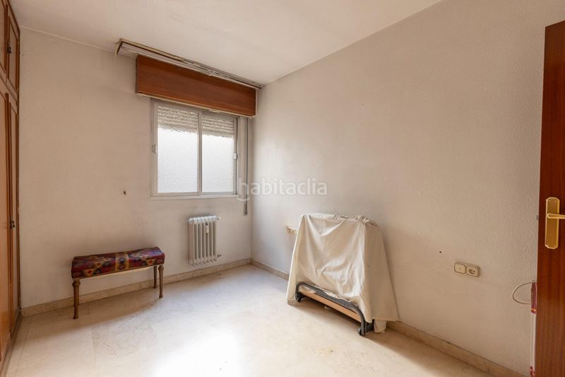 Foto f3af04dc-bd2f-49c7-bea2-cacde4d9f3c5. Piso  en venta en pleno centro planta alta, garaje y gran potencial de reforma en Granada