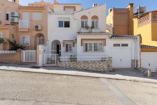 Casa adossada  Avenida de la libertad. Preciosa casa con 4 dormitorios y torreóndespacho y cochera en z