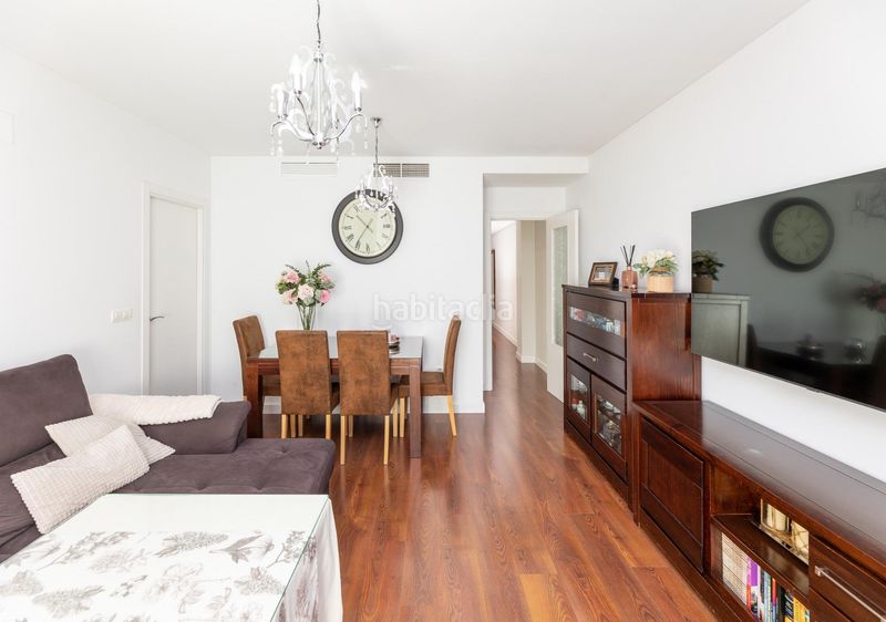 Foto c42fd15c-e835-49d7-a263-13d04aeac3a2. Dúplex amb aparcament a Albolote