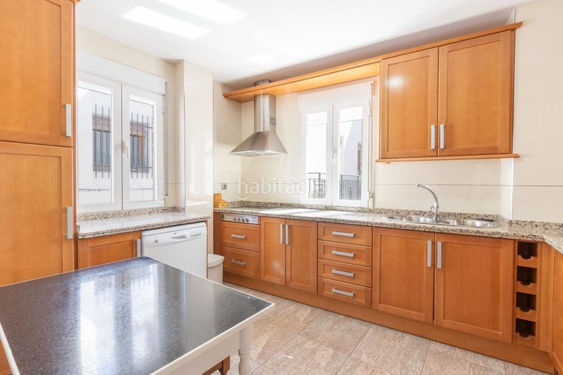 Foto d9309193-0a2d-4157-979e-33767836632f. Casa amb aparcament a Dílar