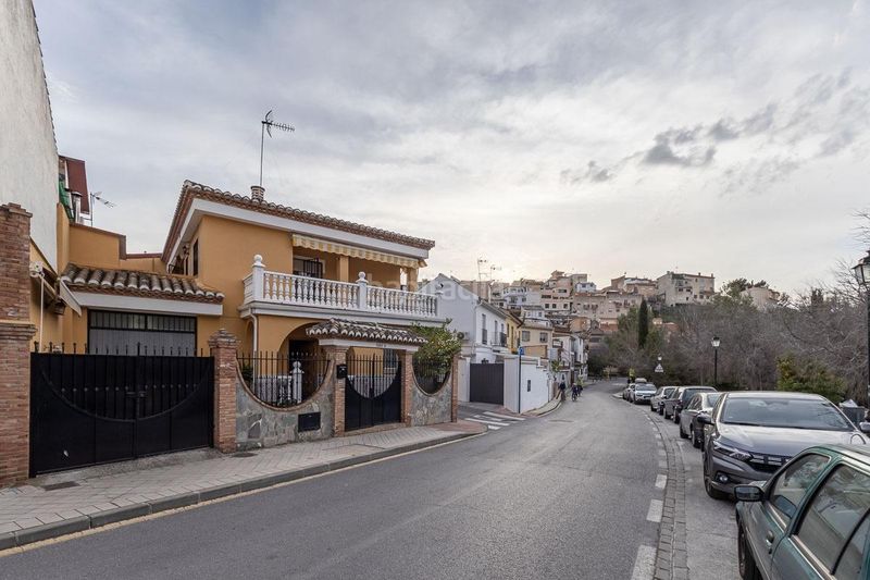 Foto 43a7f2ed-004b-47d6-b95a-7d6e788159fc. Casa amb calefacció aparcament a Bola de Oro Granada