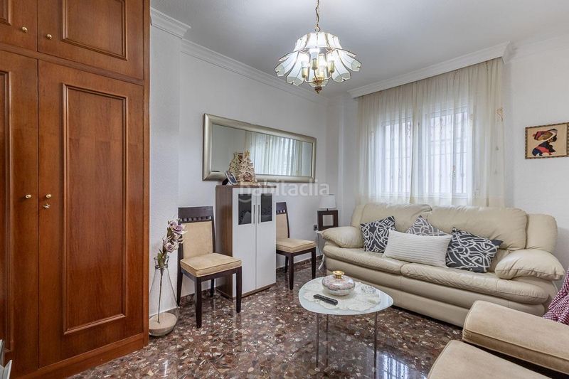 Foto 5c46982b-7f95-4b94-8327-35e7b0a016d2. Casa amb calefacció aparcament a Bola de Oro Granada